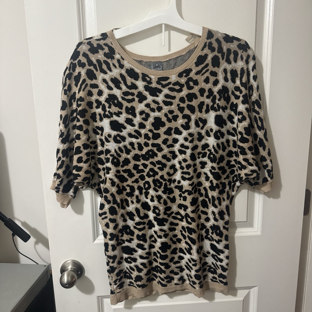 New York & Company Animal Print Short Sleeve Top